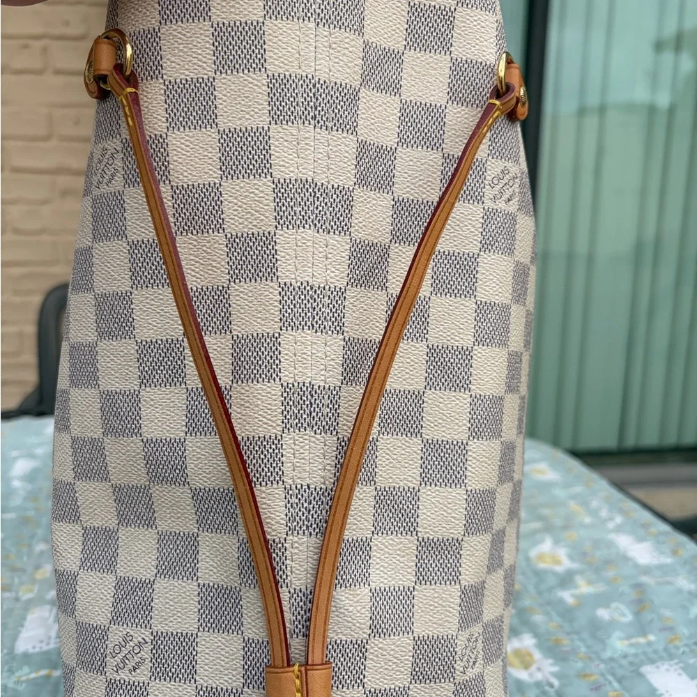 Louis Vuitton Neverfull MM (PRICE FIRM) - Picture 16 of 16